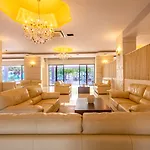 Buka Sandy Ξενοδοχείο 4*