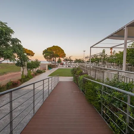 Buka Sandy Hotel Messini