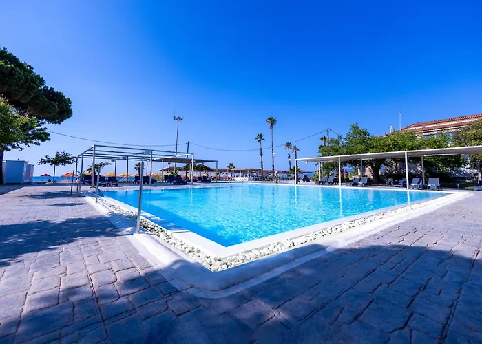 Buka Sandy Отель