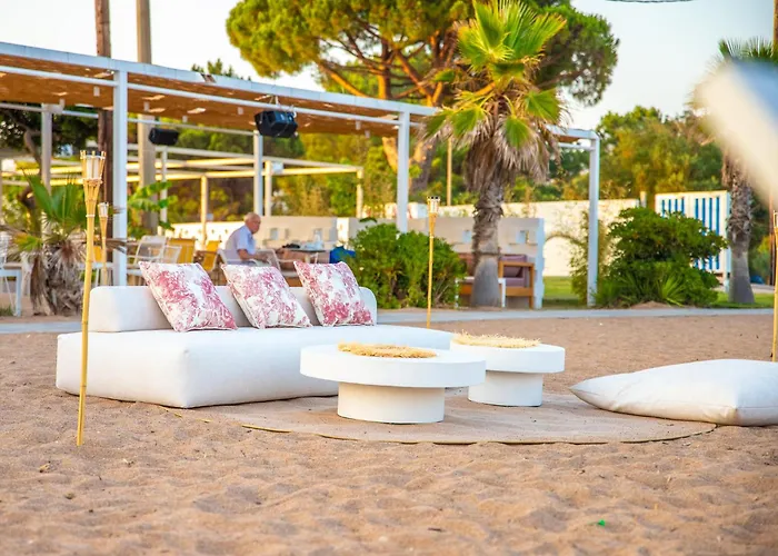 Отель Buka Sandy 4*