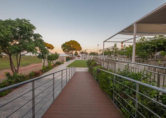 Buka Sandy Hotel Messíni